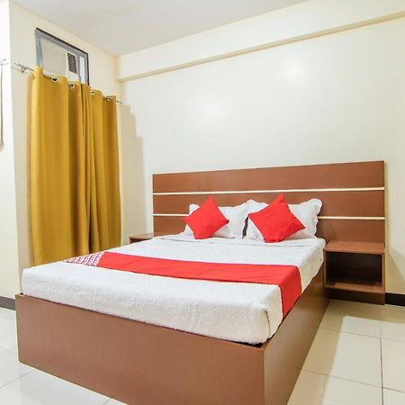 Oyo 578 Red Velvet Suites Manila Exterior photo