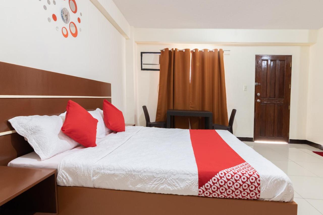 Oyo 578 Red Velvet Suites Manila Exterior photo