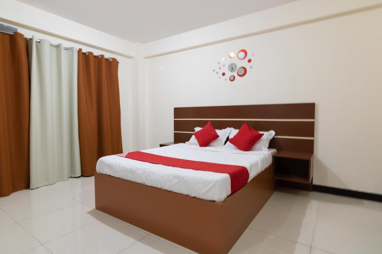 Oyo 578 Red Velvet Suites Manila Exterior photo