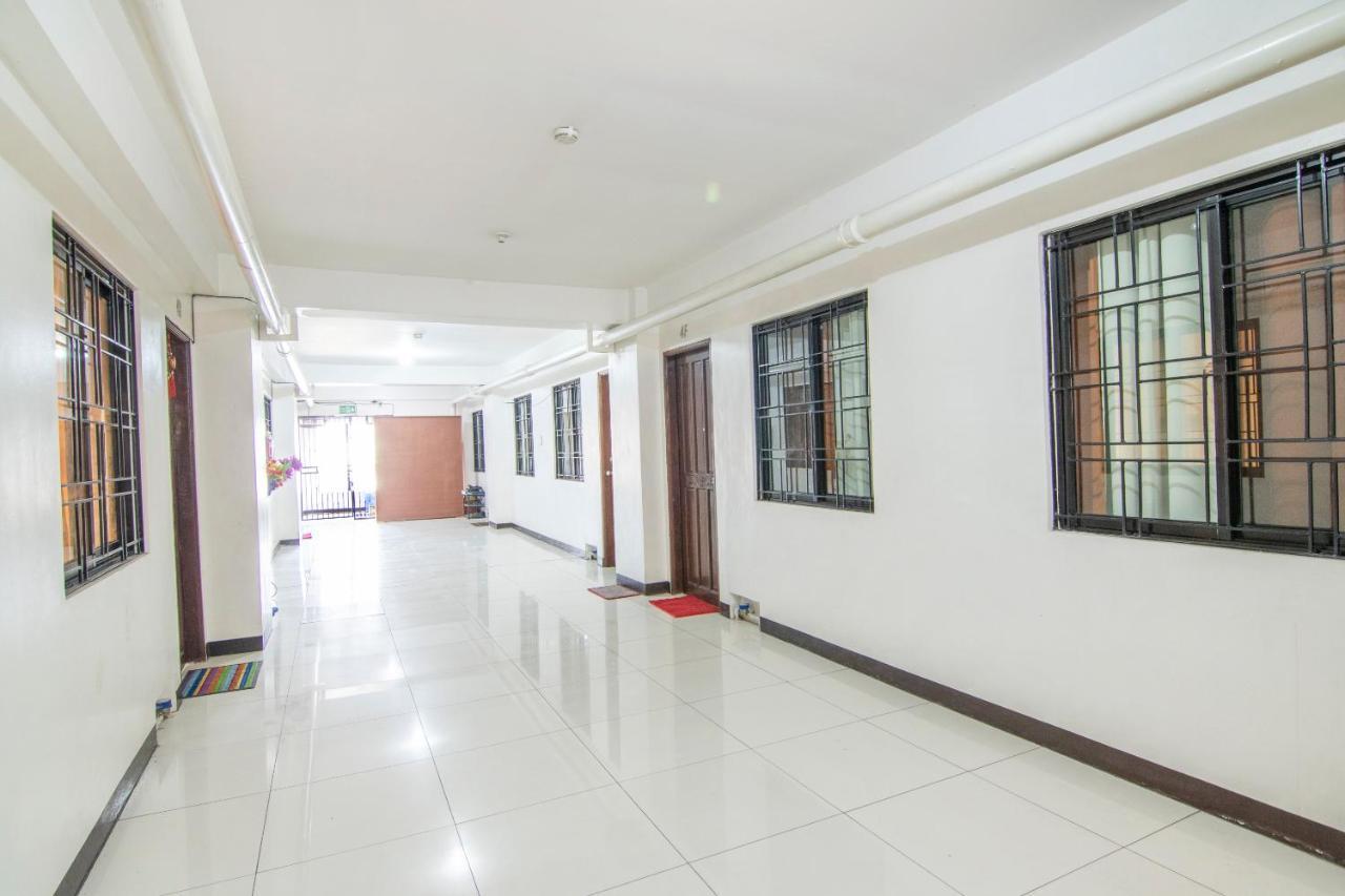 Oyo 578 Red Velvet Suites Manila Exterior photo