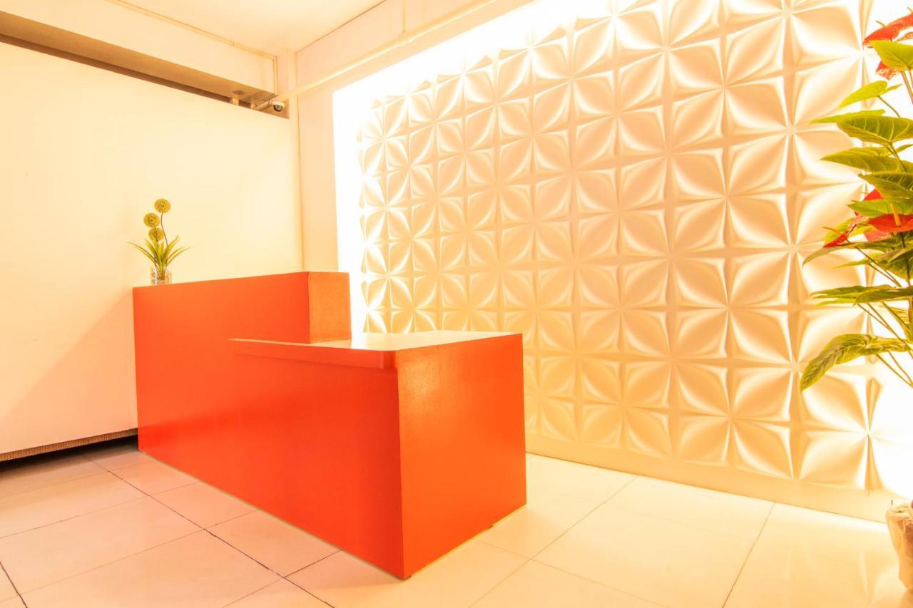 Oyo 578 Red Velvet Suites Manila Exterior photo