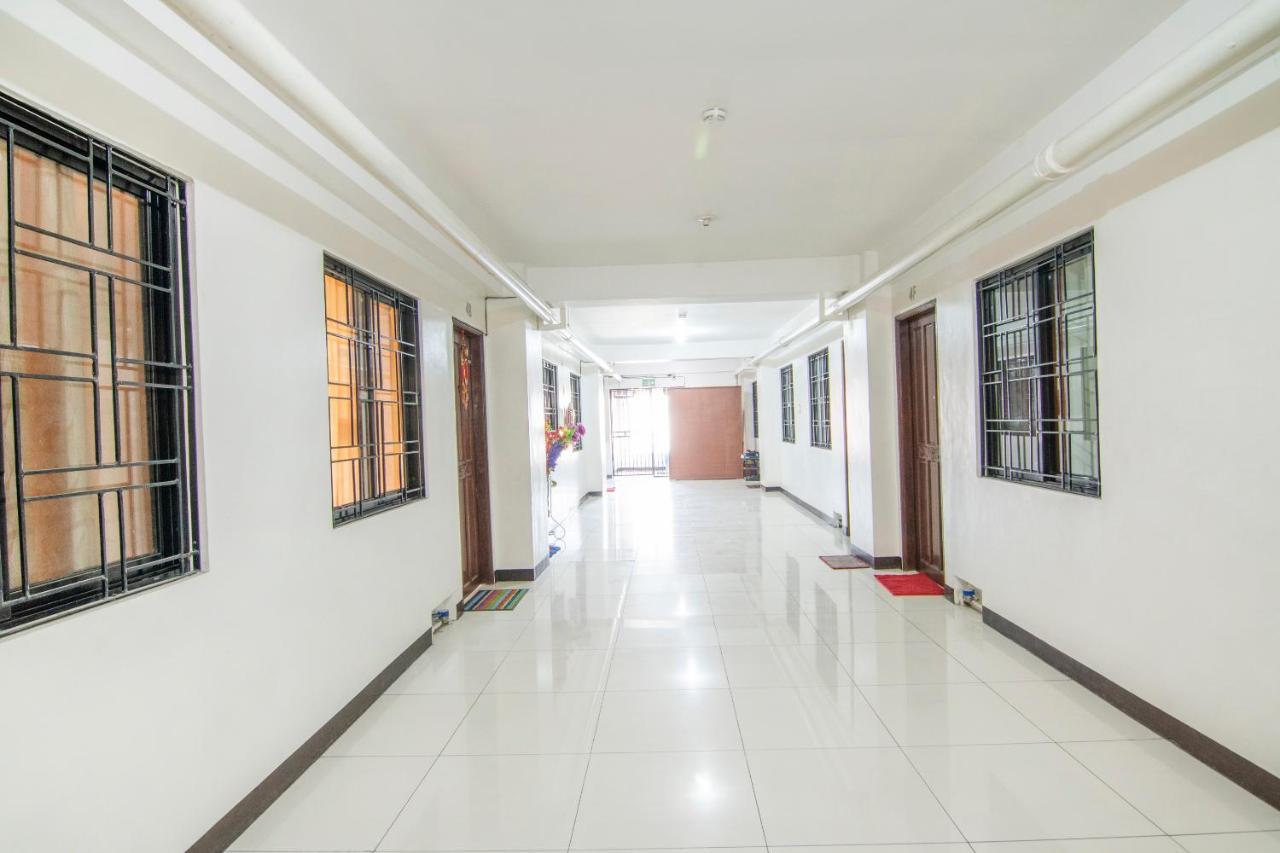 Oyo 578 Red Velvet Suites Manila Exterior photo